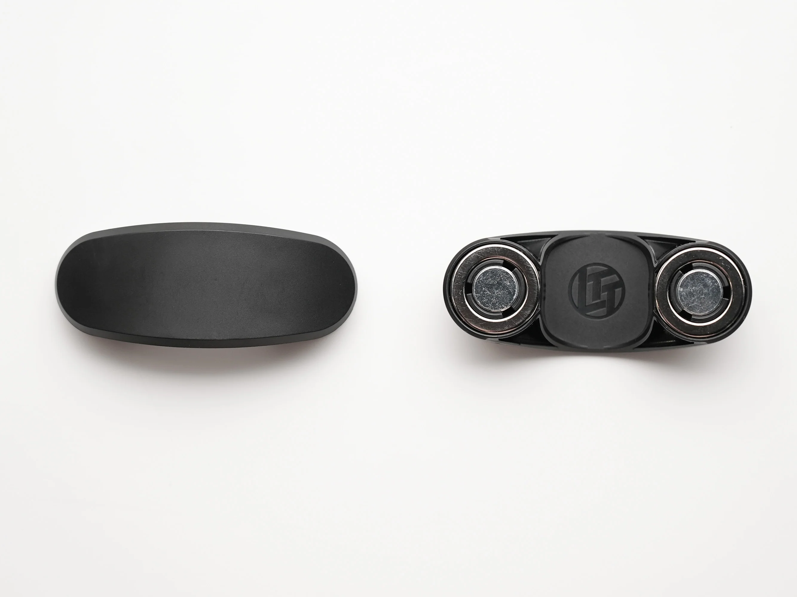 Magnetic Cable Management Arches - Image 12